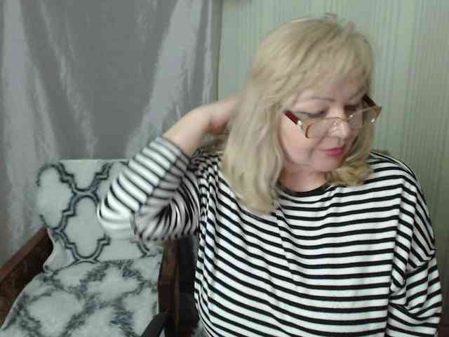 EvelynLoveShy webcam