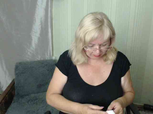 EvelynLoveShy webcam