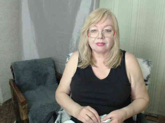 EvelynLoveShy webcam