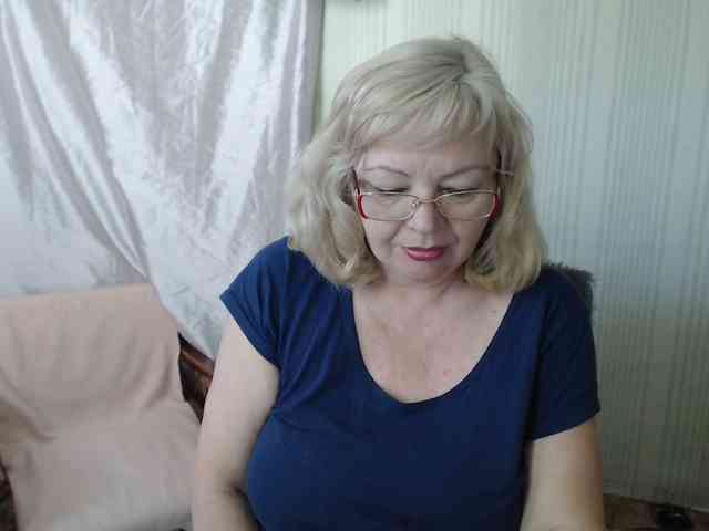 EvelynLoveShy webcam
