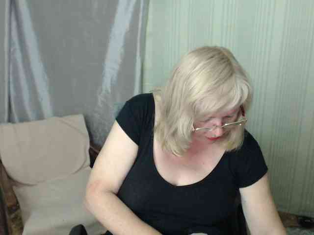 EvelynLoveShy webcam