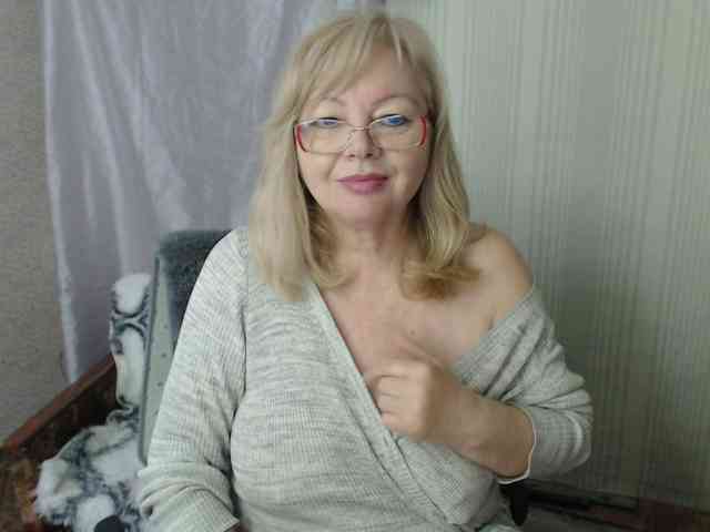 EvelynLoveShy webcam