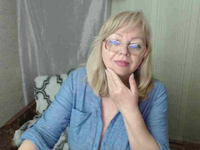 EvelynLoveShy webcam