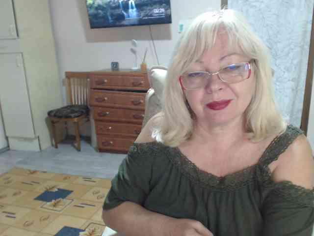 EvelynLoveShy webcam