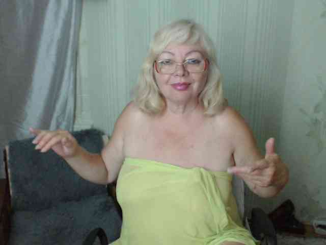 EvelynLoveShy webcam