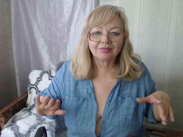 EvelynLoveShy webcam