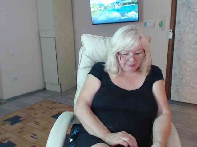 EvelynLoveShy webcam