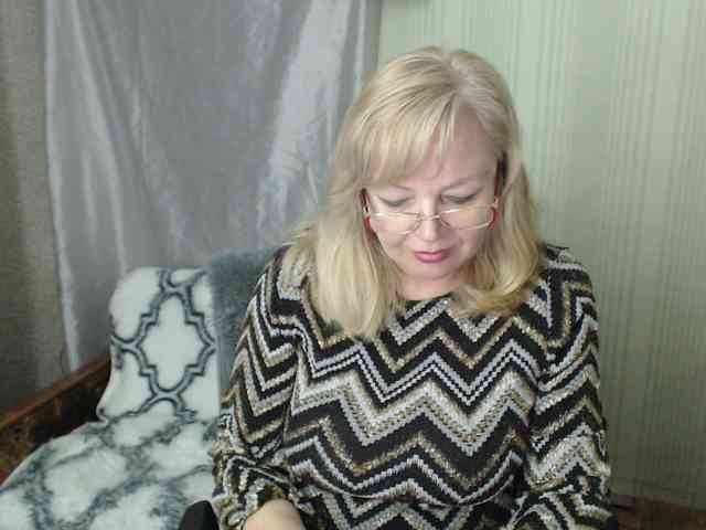 EvelynLoveShy webcam