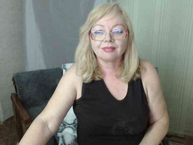 EvelynLoveShy webcam