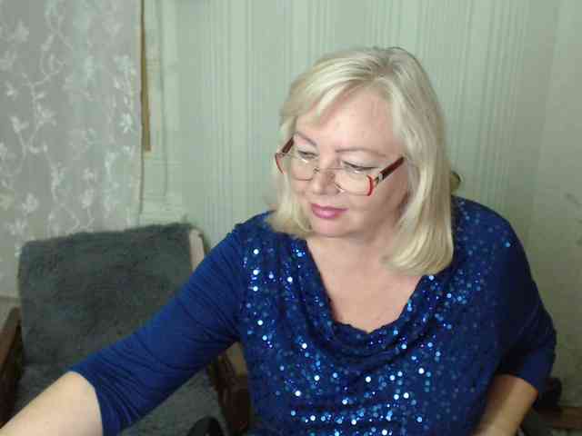 EvelynLoveShy webcam