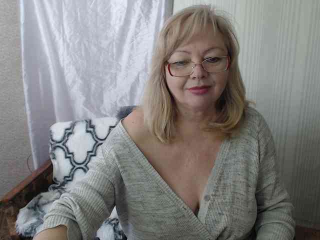 EvelynLoveShy webcam