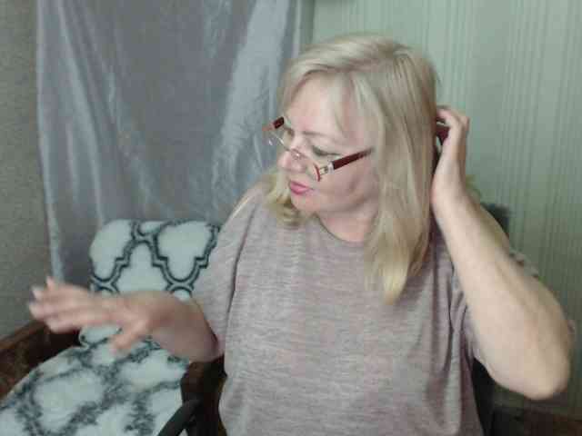 EvelynLoveShy webcam