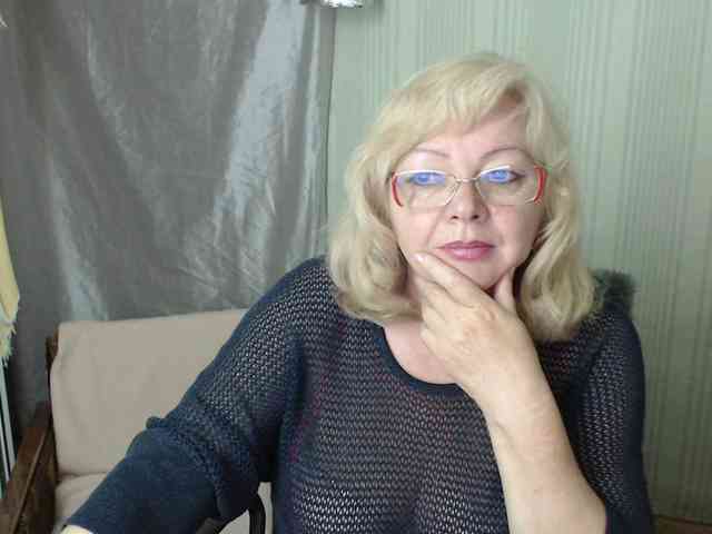 EvelynLoveShy webcam