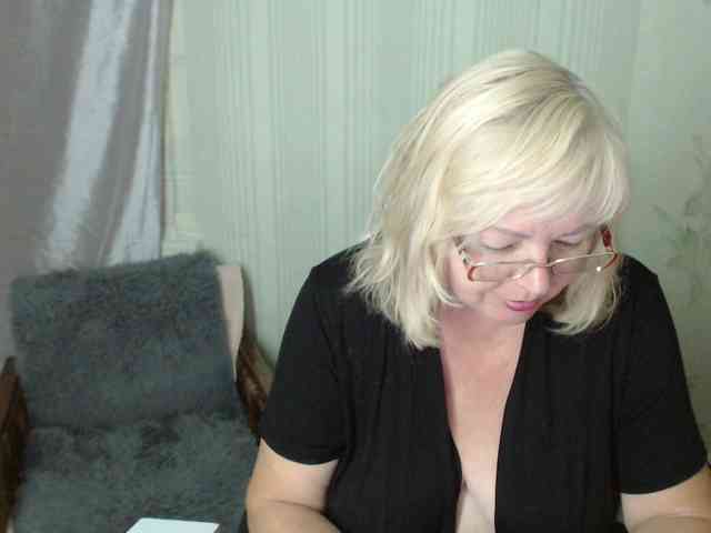 EvelynLoveShy webcam