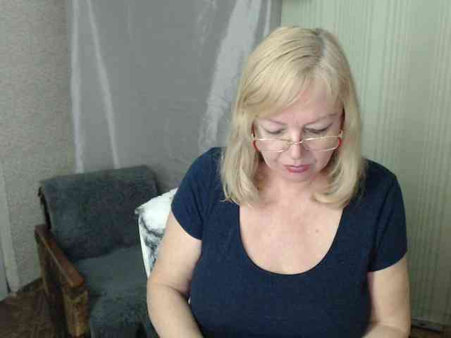 EvelynLoveShy webcam