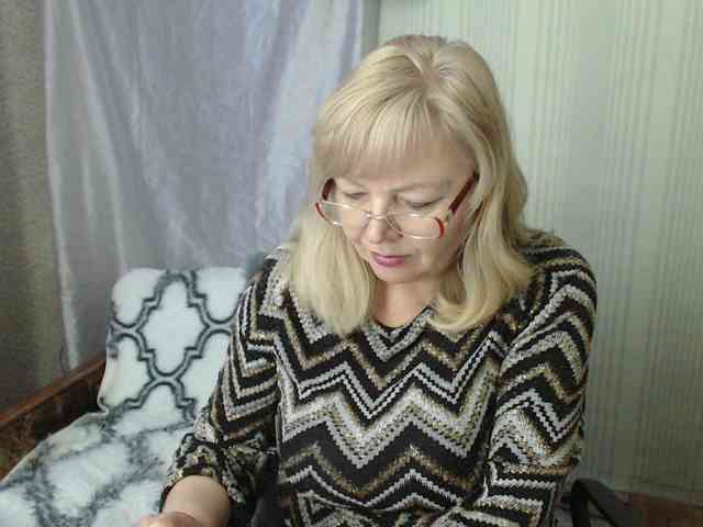 EvelynLoveShy webcam