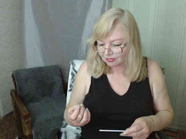 EvelynLoveShy webcam