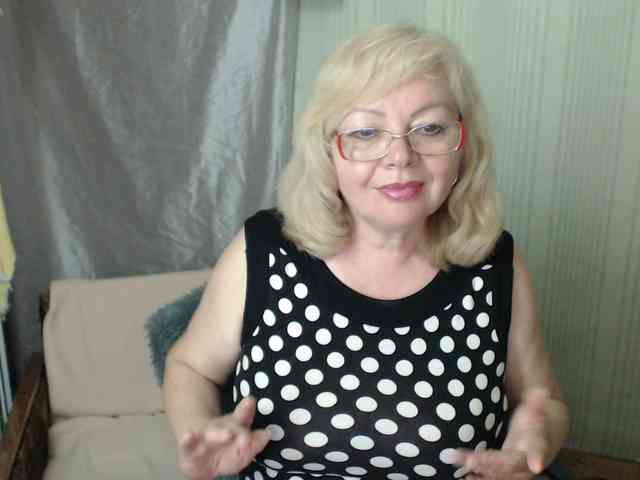 EvelynLoveShy webcam