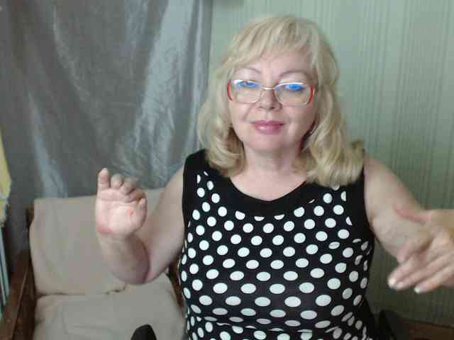 EvelynLoveShy webcam