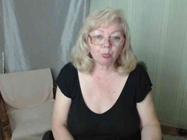 EvelynLoveShy webcam