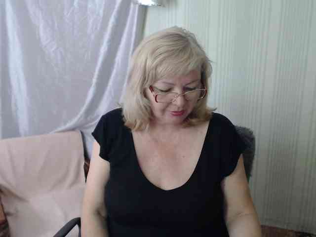EvelynLoveShy webcam