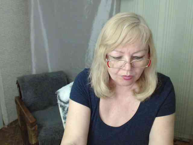 EvelynLoveShy webcam