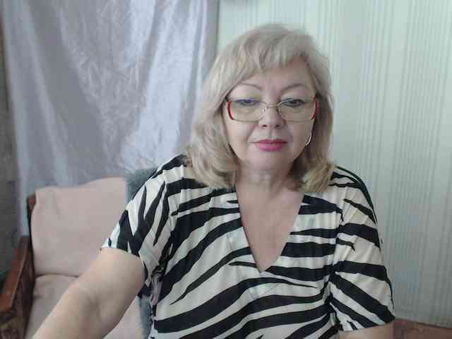 EvelynLoveShy webcam