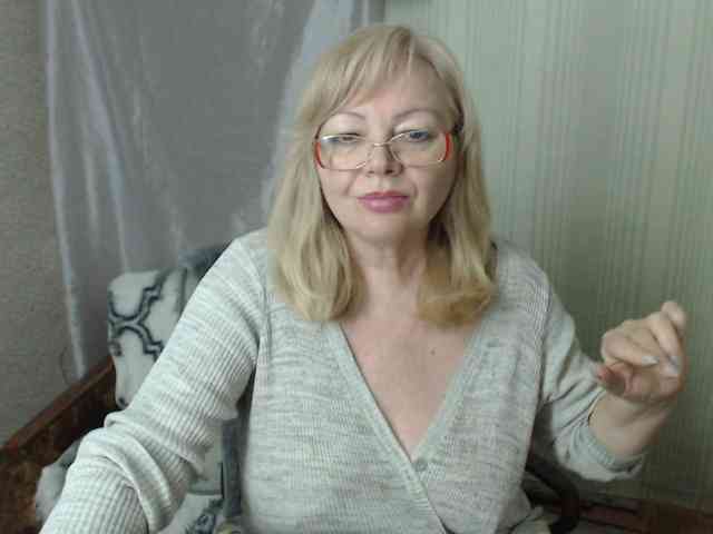 EvelynLoveShy webcam