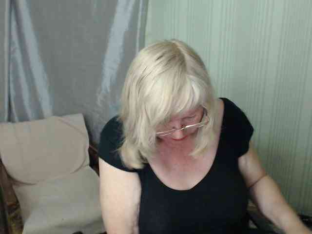 EvelynLoveShy webcam