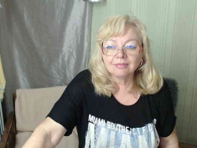 EvelynLoveShy webcam