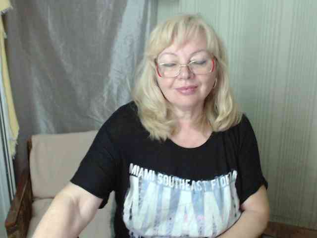 EvelynLoveShy webcam