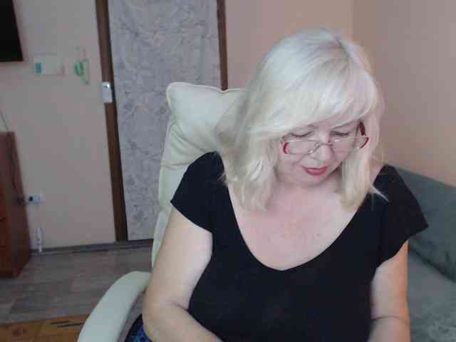 EvelynLoveShy webcam