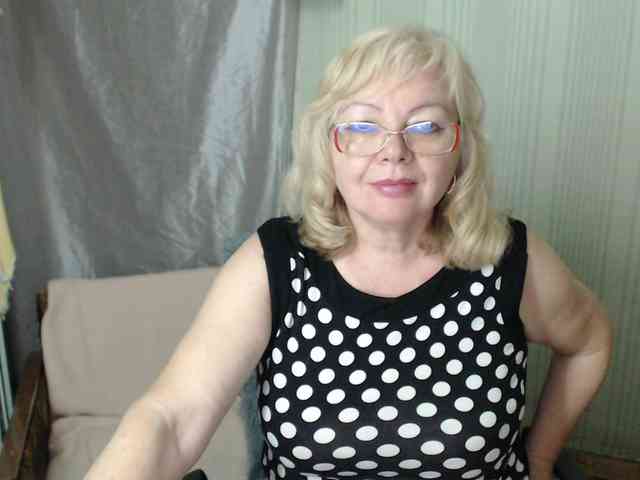 EvelynLoveShy webcam