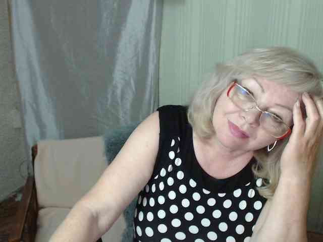 EvelynLoveShy webcam
