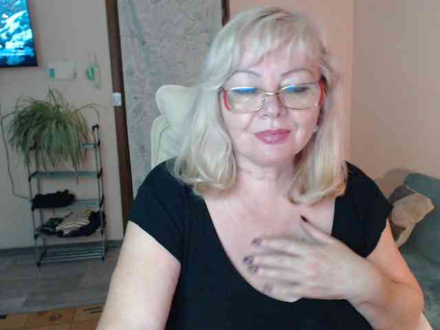 EvelynLoveShy webcam