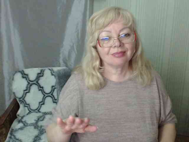 EvelynLoveShy webcam