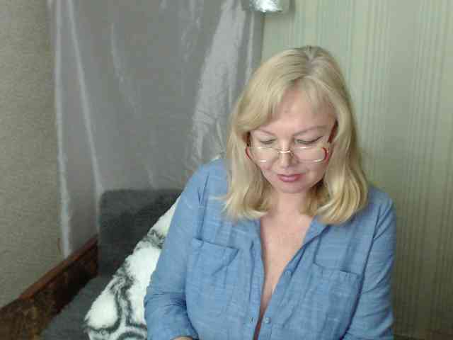 EvelynLoveShy webcam