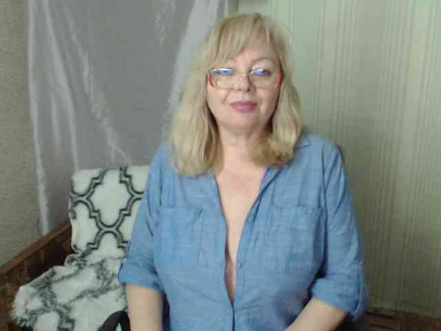 EvelynLoveShy webcam