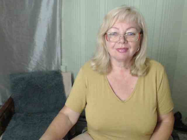 EvelynLoveShy webcam