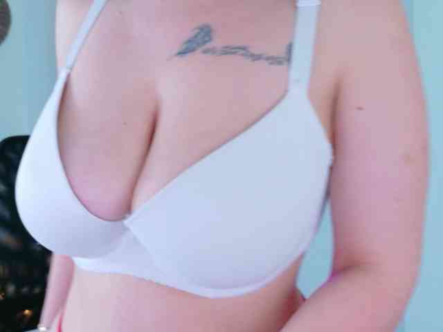 Brianna-Joy webcam