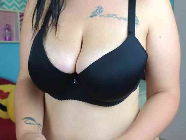 Brianna-Joy webcam