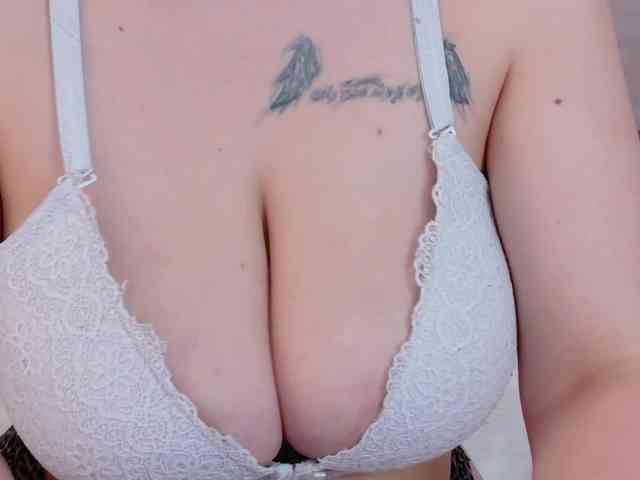 Brianna-Joy webcam