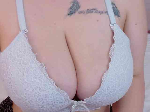 Brianna-Joy webcam