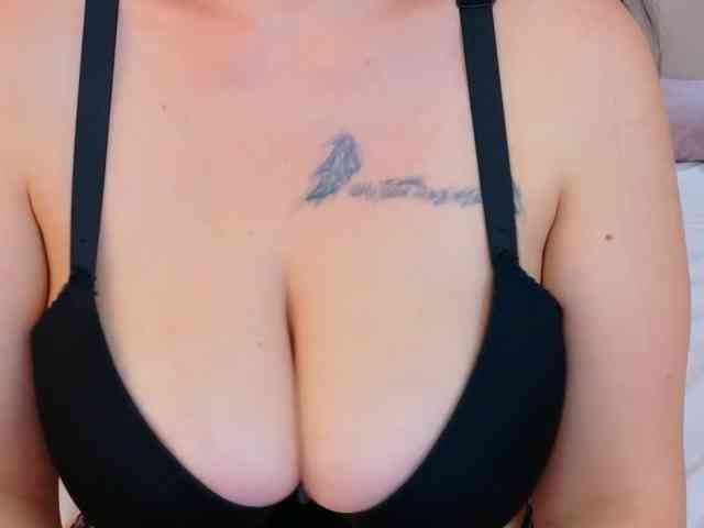 Brianna-Joy webcam