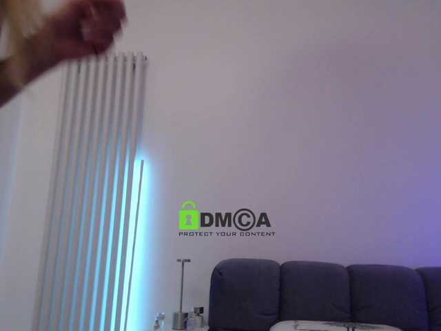 MaxineDi live cam preview