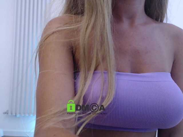 MaxineDiaz live cam on BongaCams