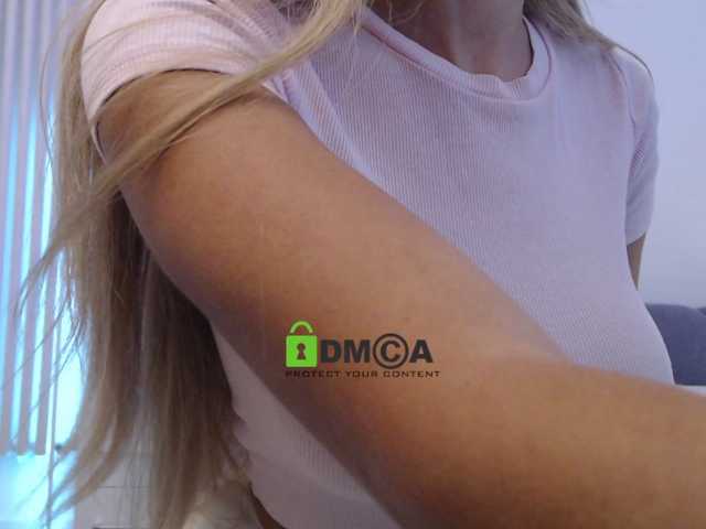 MaxineDi live cam