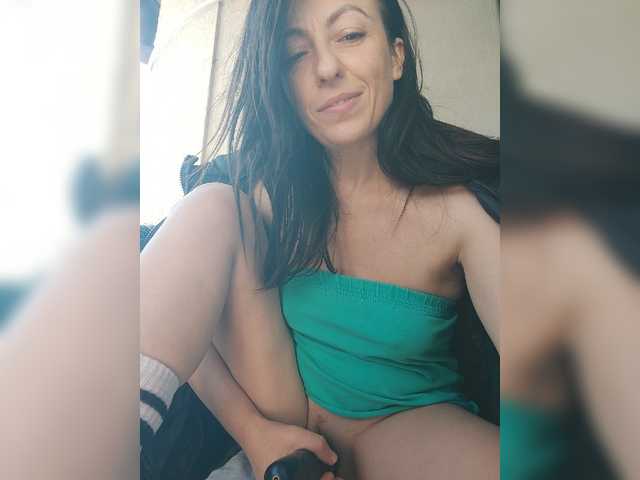 Lovehornyman — live female cam