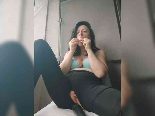 Lovehornyman webcam