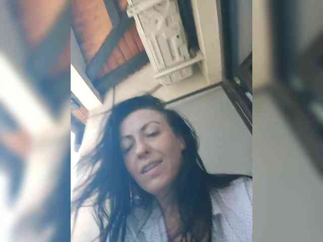 Lovehornyman webcam